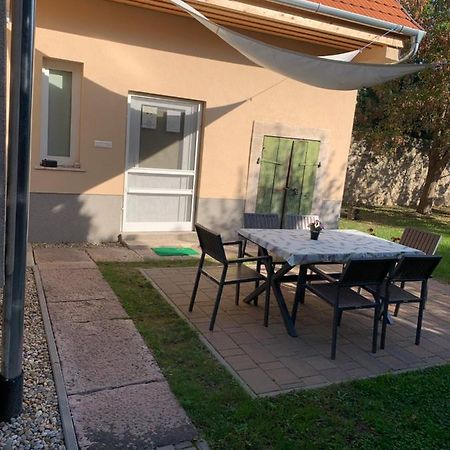 Ica Vendeghaz Appartement Sutto Buitenkant foto