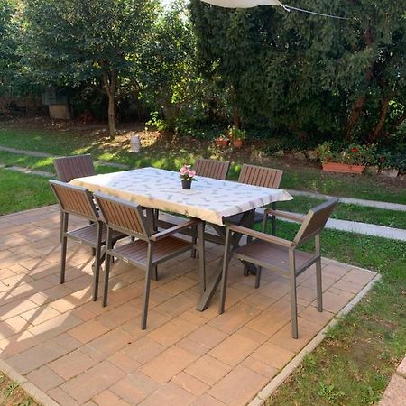 Ica Vendeghaz Appartement Sutto Buitenkant foto